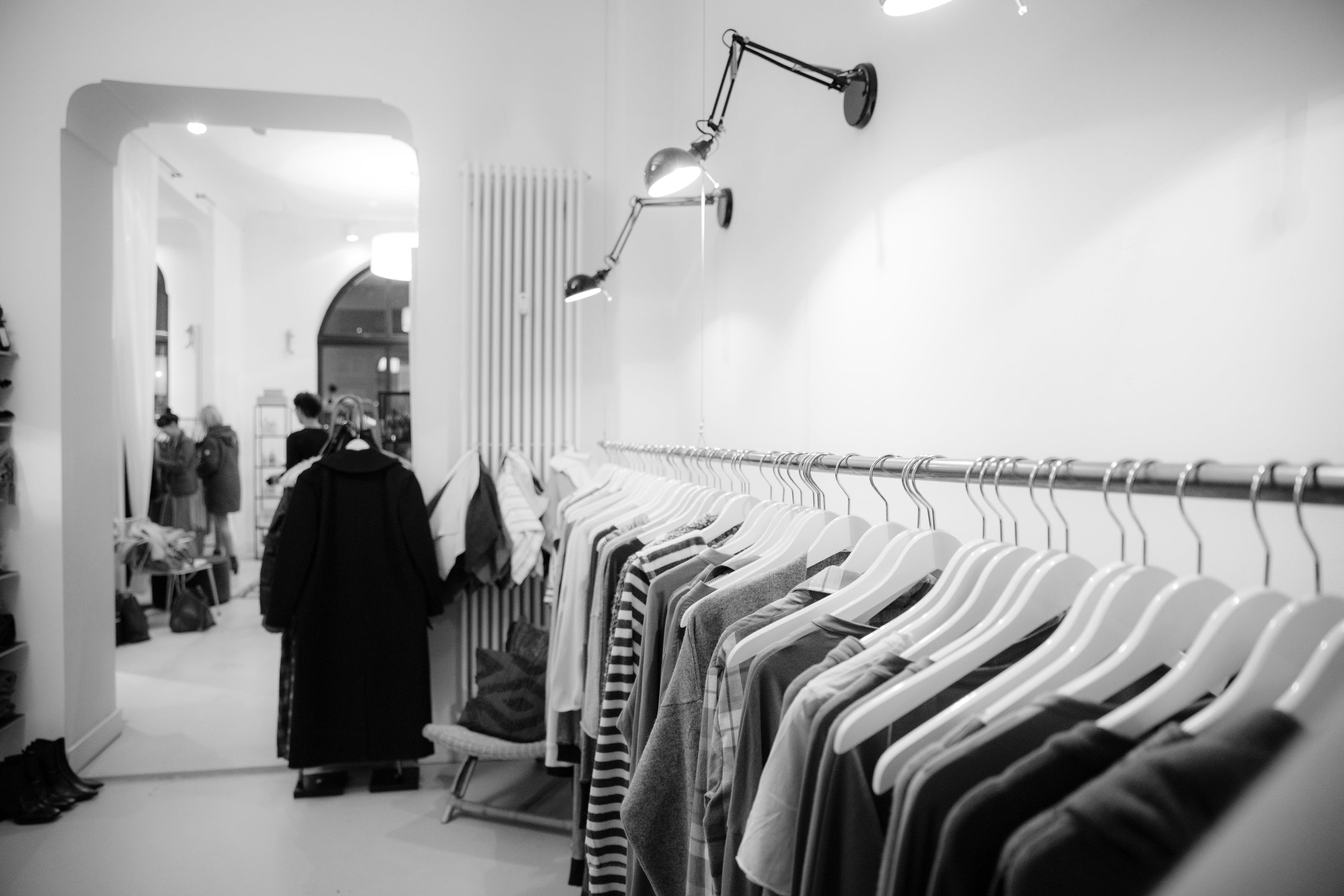 服装进销存管理岗位：如何提高库存周转率，降低资金占用成本？